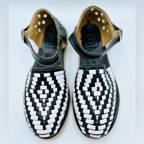 Handmade Black and White Strap Huaraches - Picture 3 of 7